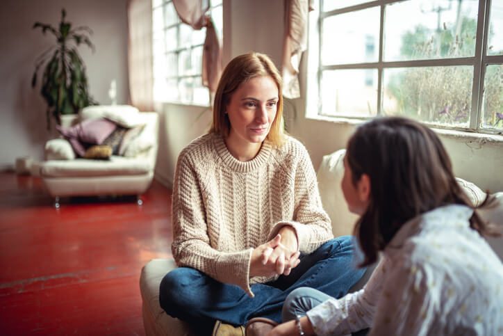 Two Women Talking, Good Listener