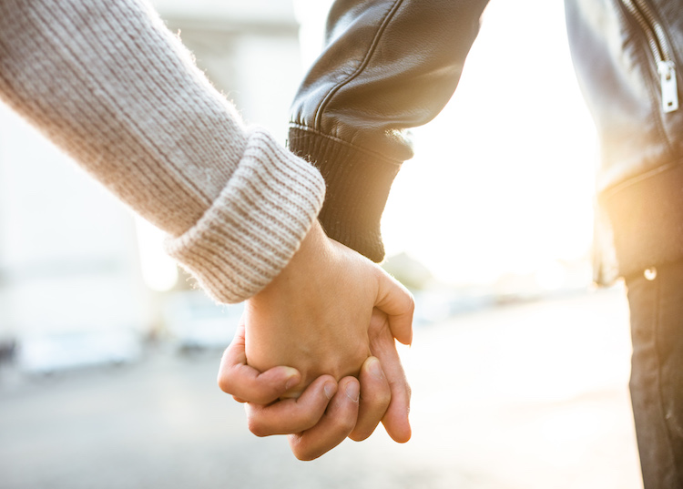 couple holding hands relationship advice