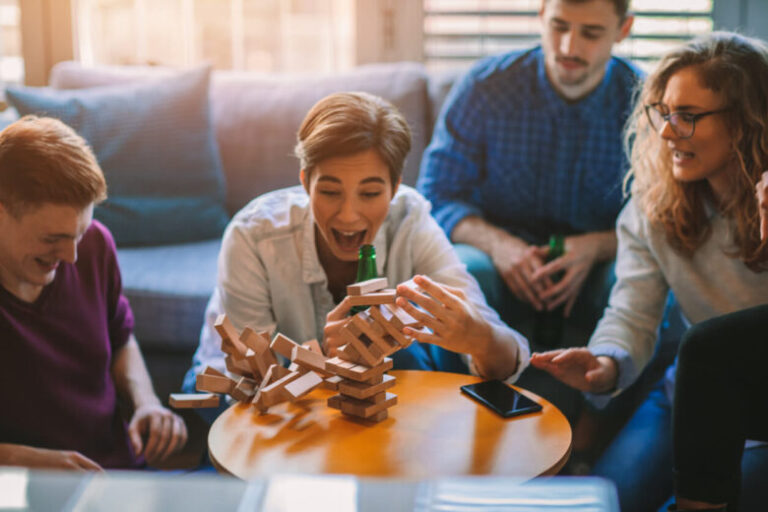 friends playing game, games to play when bored