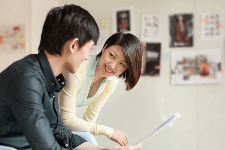 man and woman talking, best books on communication skills