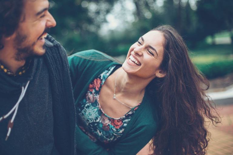 happy couple, signs she wants a relationship