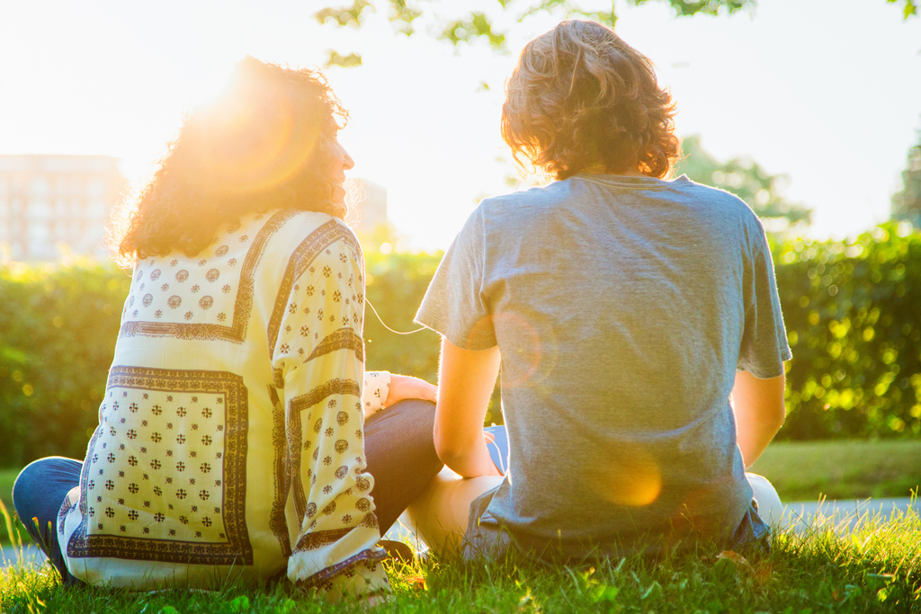 couple sitting on the ground compliments for women