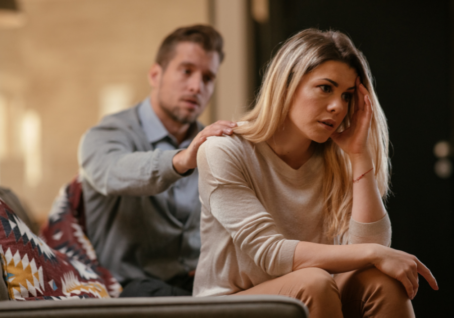 guy comforting a girl signs he doesn’t want a relationship with you