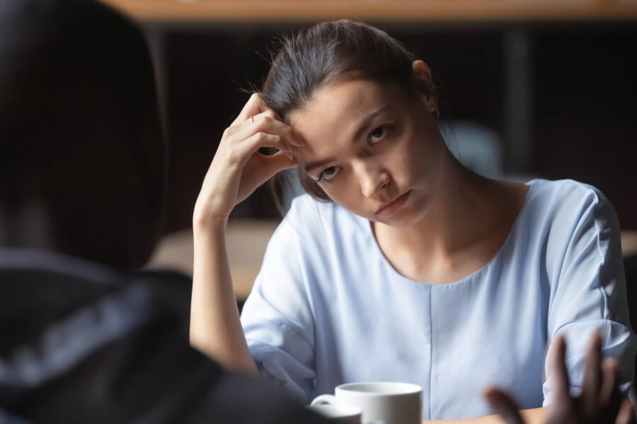 异想天开的女人看着男人 如何转表加气灯