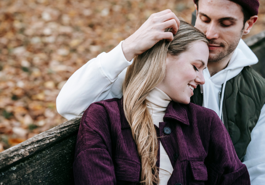 couple sweet in the park how to be a good boyfriend