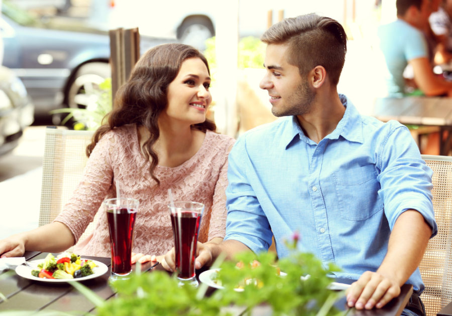 couple sitting at dinner yes or no questions for couples