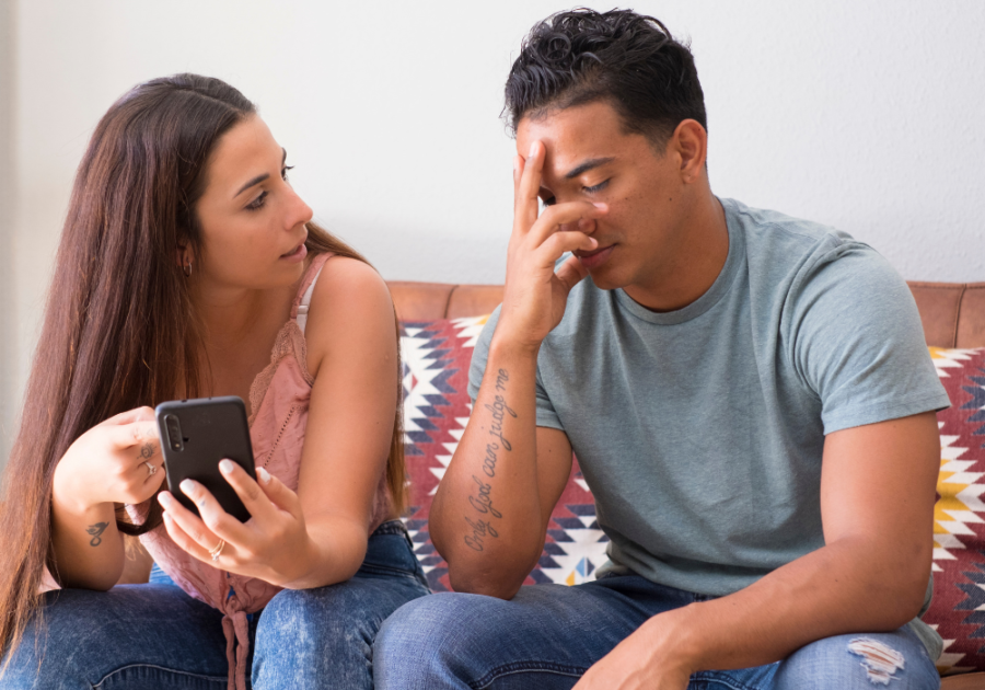 woman caught boyfriend through phone serial cheaters personality trait