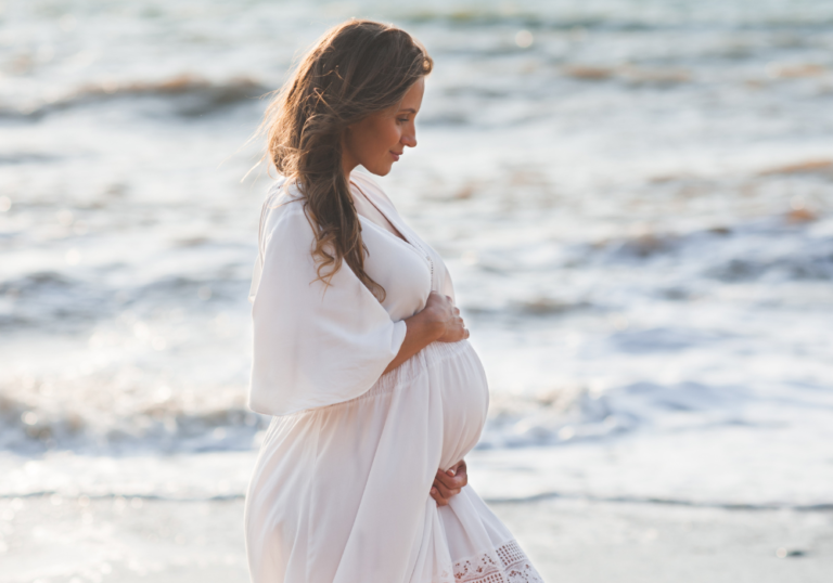 pregnant woman by the beach pregnancy affirmations