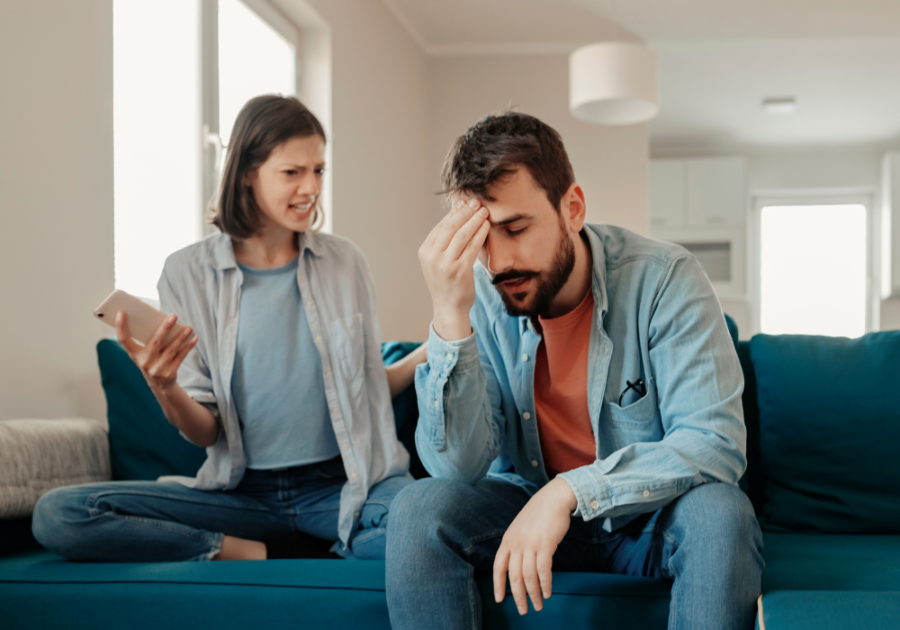 woman nagging on her boyfriend while holding the phone toxic girlfriend signs