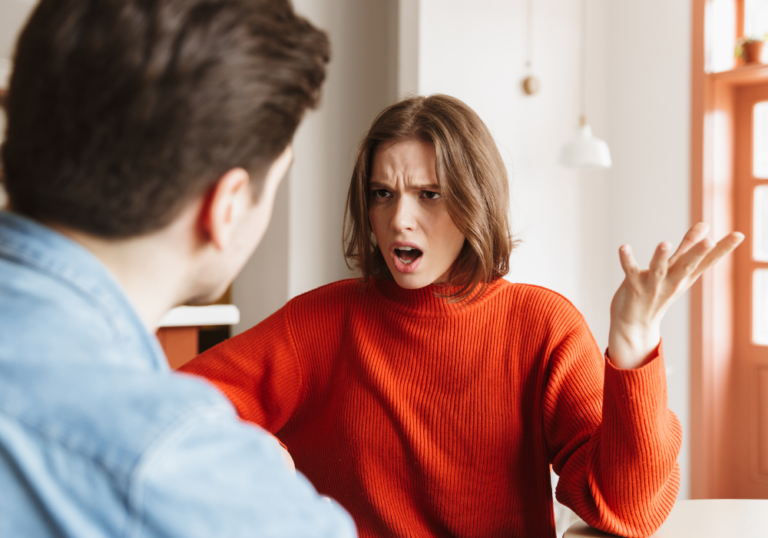 couple fighting and girl shouting silent red flags in a relationship