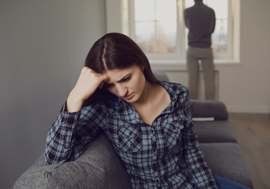 woman in the couch sad and down signs of an insecure woman