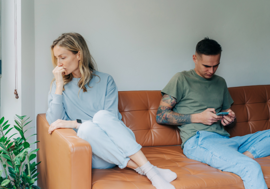 man not caring of girlfriend being sad signs he's not into you