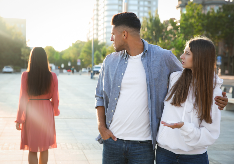 man with girlfriend looking at another woman signs of disrespect in a man