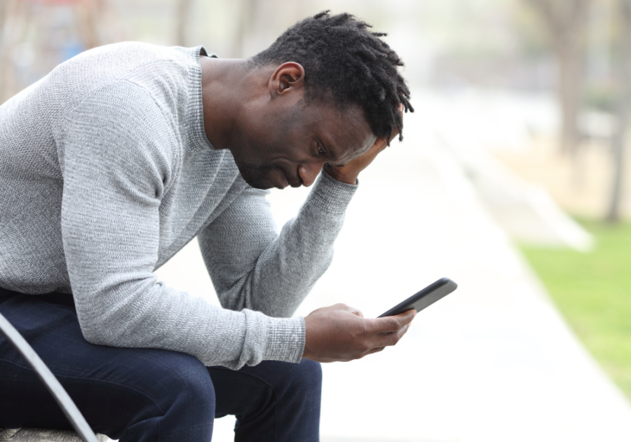 man looking at phone while outside is it ok to break up over text