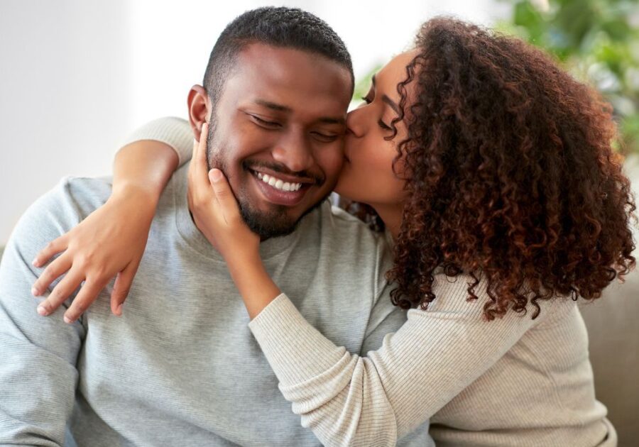 woman kissing man Words to Describe a Handsome Man