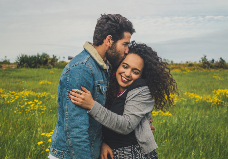 man kissing his girlfriend's temple Why do guys like short girls